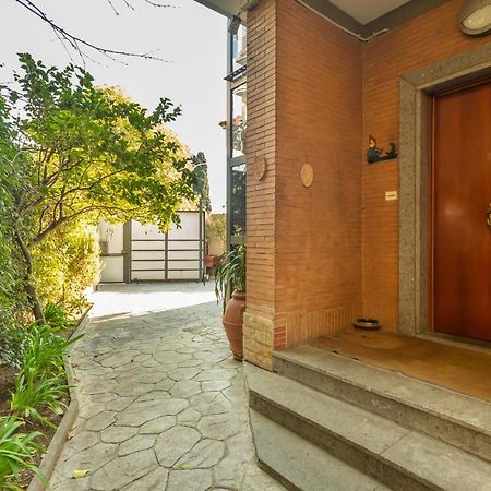 ローマSt Peter'S Spacious 4 Bdr With Private Parkingアパートメント エクステリア 写真