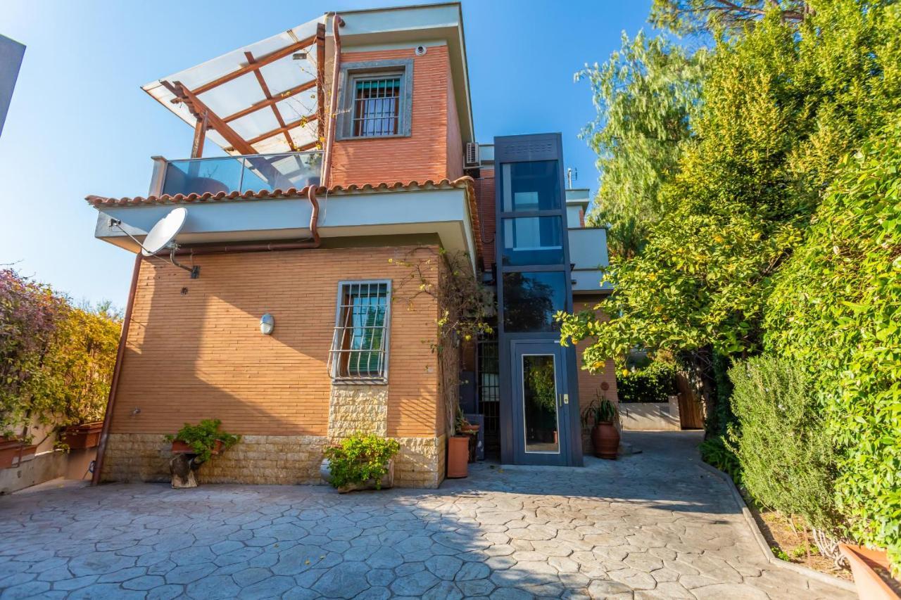 ローマSt Peter'S Spacious 4 Bdr With Private Parkingアパートメント エクステリア 写真