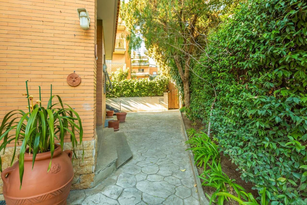 ローマSt Peter'S Spacious 4 Bdr With Private Parkingアパートメント エクステリア 写真