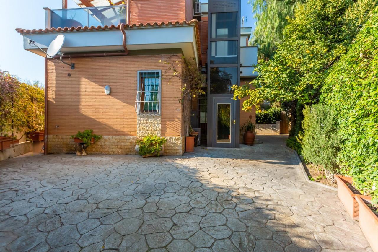 ローマSt Peter'S Spacious 4 Bdr With Private Parkingアパートメント エクステリア 写真