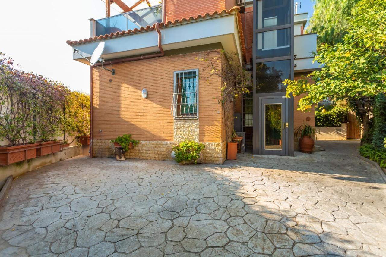 ローマSt Peter'S Spacious 4 Bdr With Private Parkingアパートメント エクステリア 写真