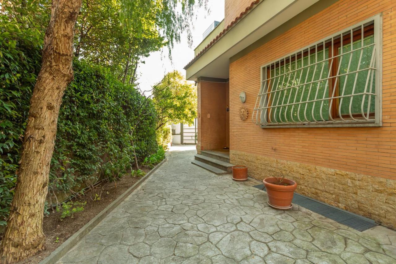 ローマSt Peter'S Spacious 4 Bdr With Private Parkingアパートメント エクステリア 写真