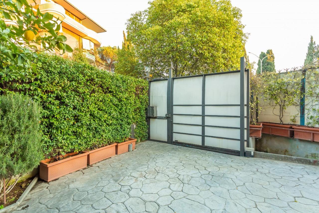 ローマSt Peter'S Spacious 4 Bdr With Private Parkingアパートメント エクステリア 写真